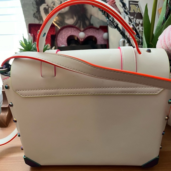 EUC beautiful Michael Kors Manhattan cross body bag with detachable strap. - Picture 5 of 9